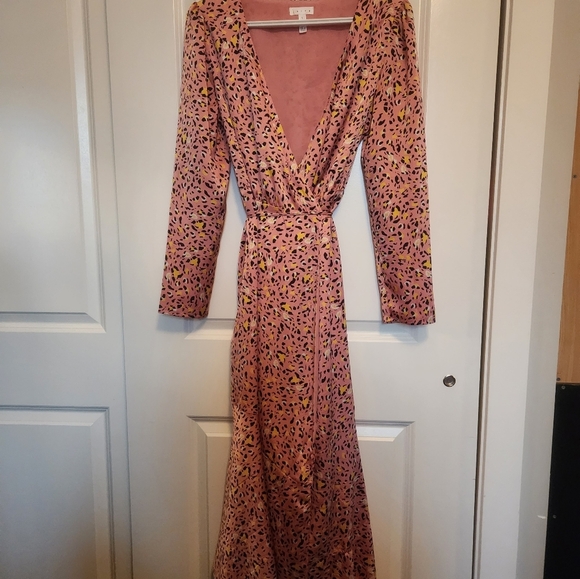 LEITH by Nordstrom satin pink leapard long sleeve wrap 3/4  dress - Picture 3 of 4